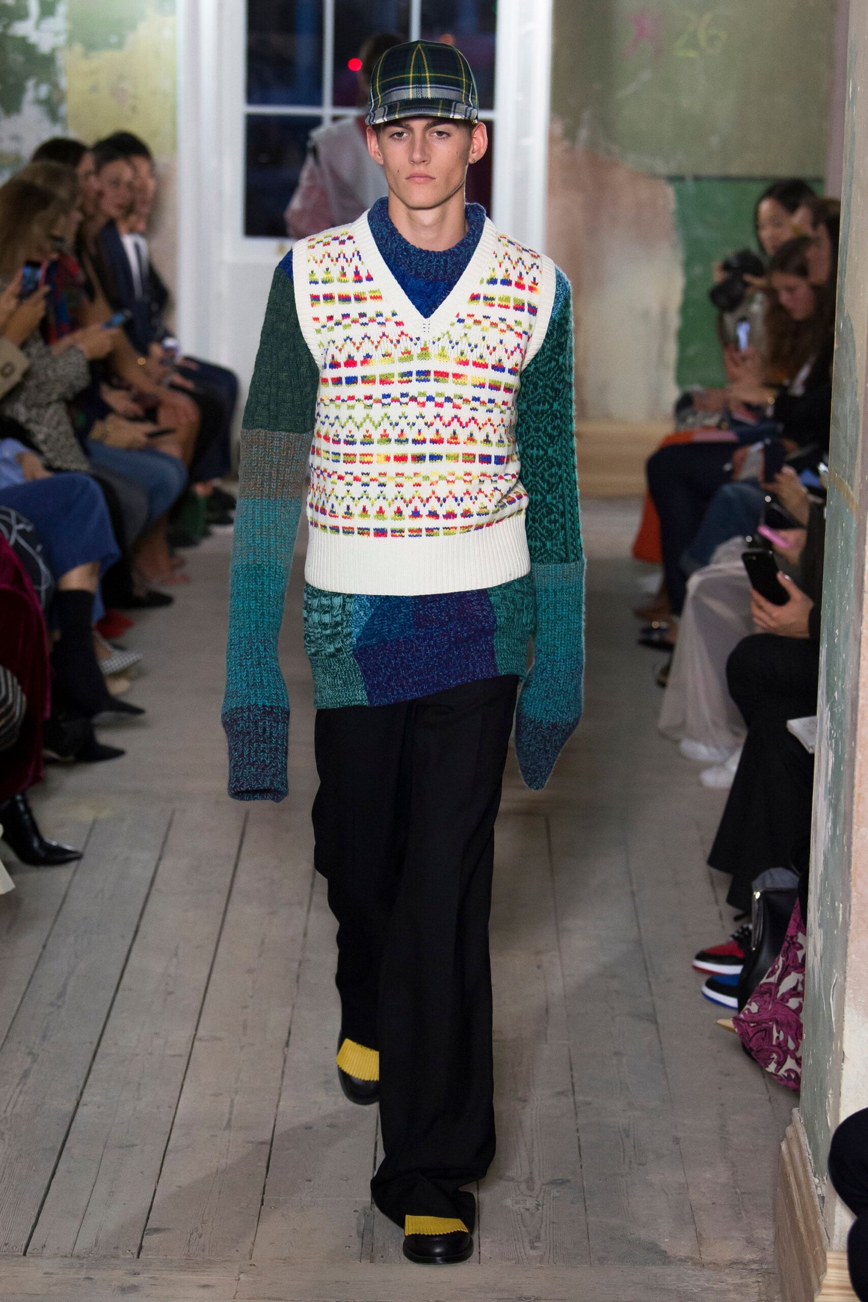 Burberry F/W 17 Look 552