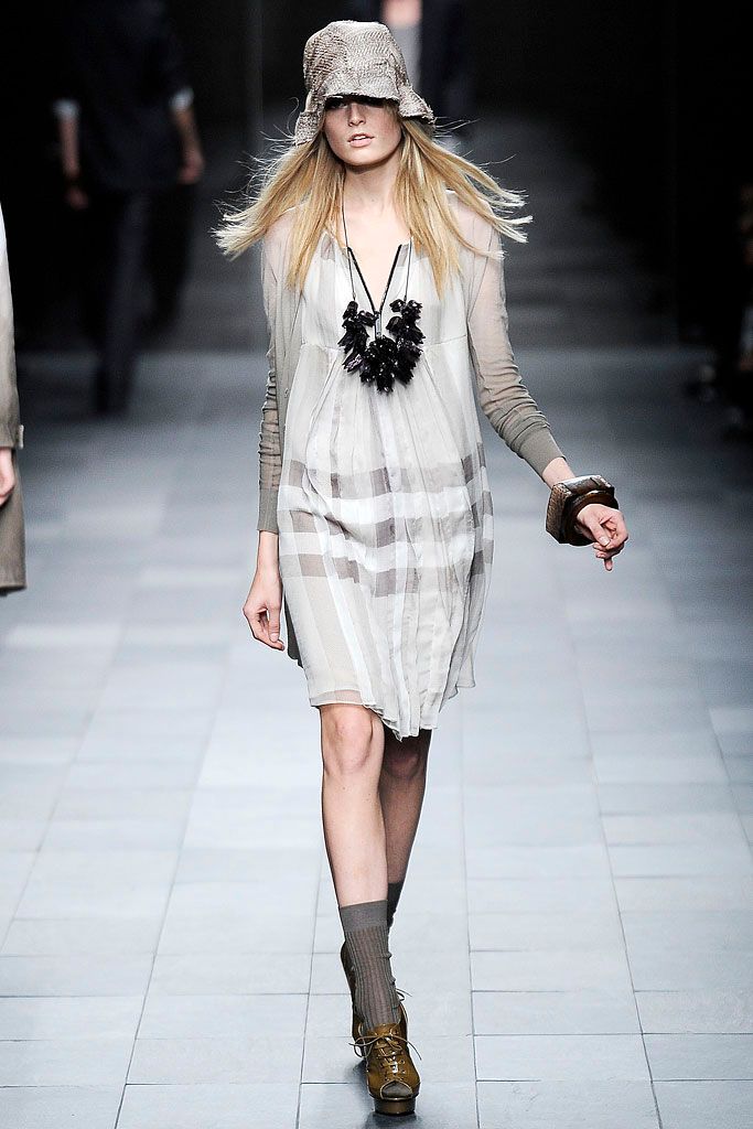 Burberry S/S 09 Look 50