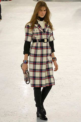 Chanel F/W 07 Look 16