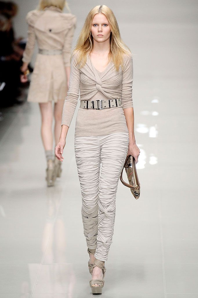 Burberry S/S 10 Look 53