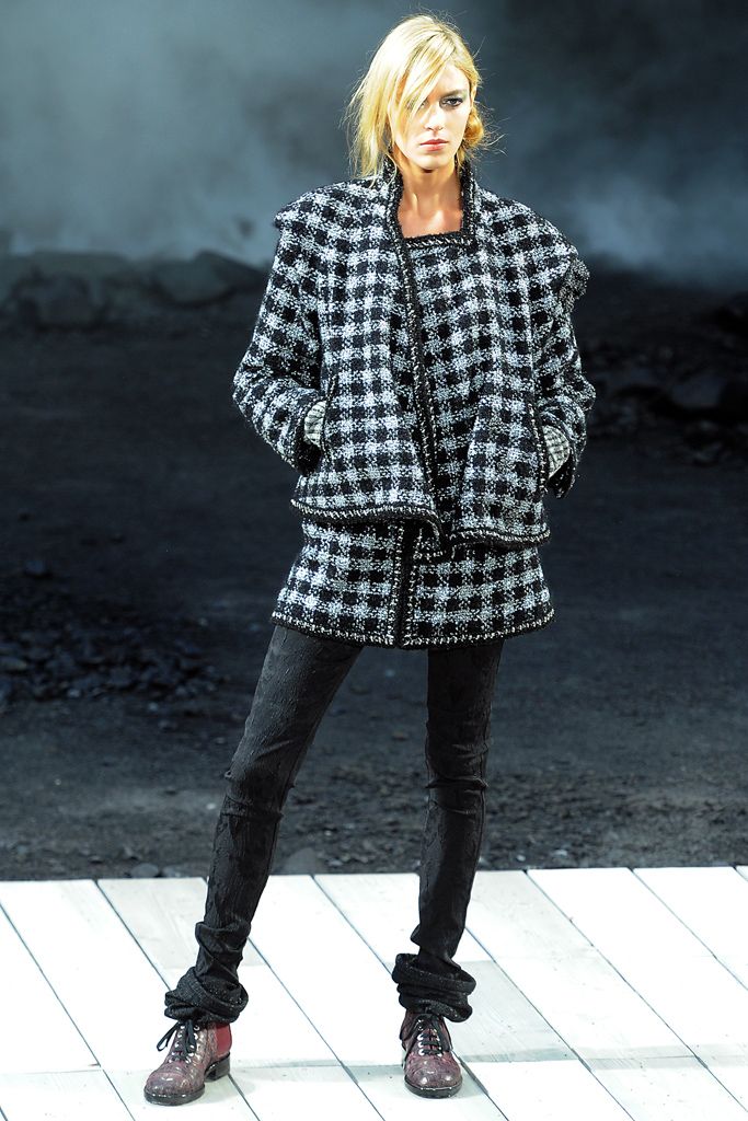 Chanel F/W 11 Look 53
