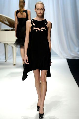 Chalayan F/W 06 Look 104