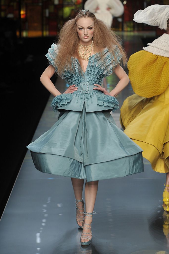 Christian Dior S/S 09 Couture Look 6