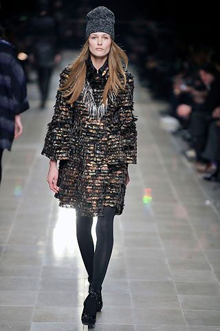 Burberry F/W 08 Look 261
