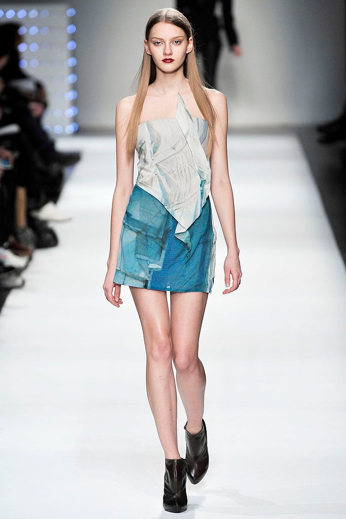 Chalayan F/W 09 Look 253