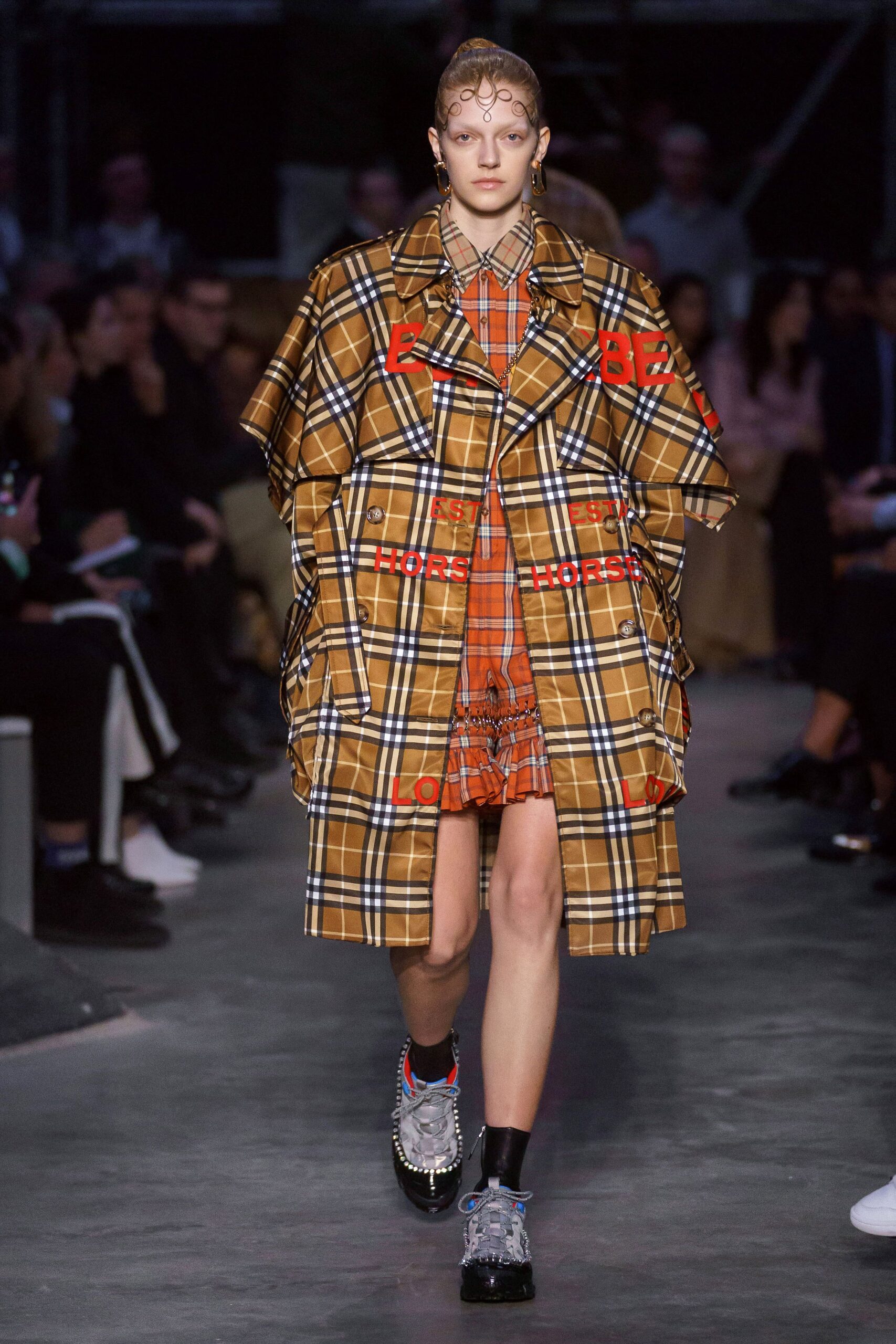 Burberry F/W 19 Look 152