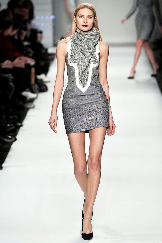 Chalayan F/W 09 Look 66