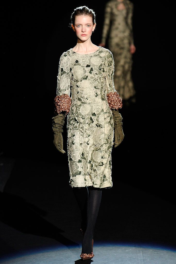 Carolina Herrera F/W 09 Look 43