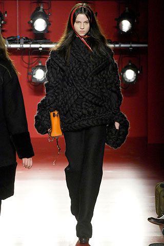 Daks by Giles Deacon F/W 07 Look 15