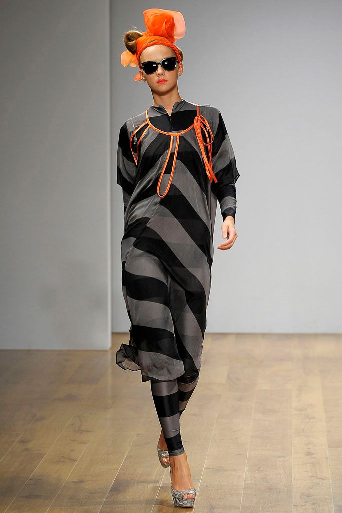 Danielle Scutt S/S 09 Look 32