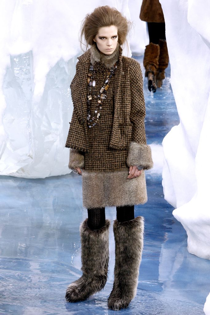 Chanel F/W 10 Look 53