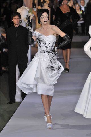 Christian Dior F/W 07 Couture Look 18