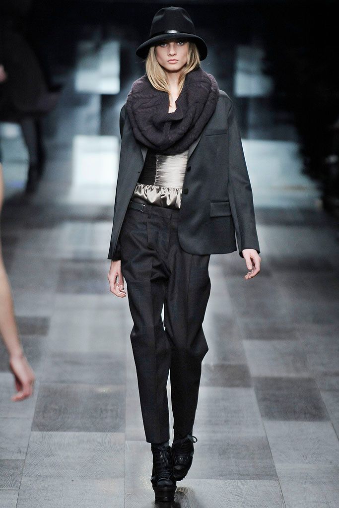 Burberry F/W 09 Look 172