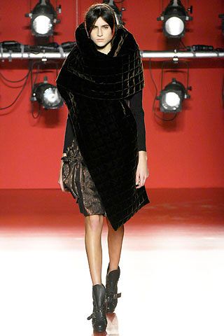 Daks by Giles Deacon F/W 07 Look 27