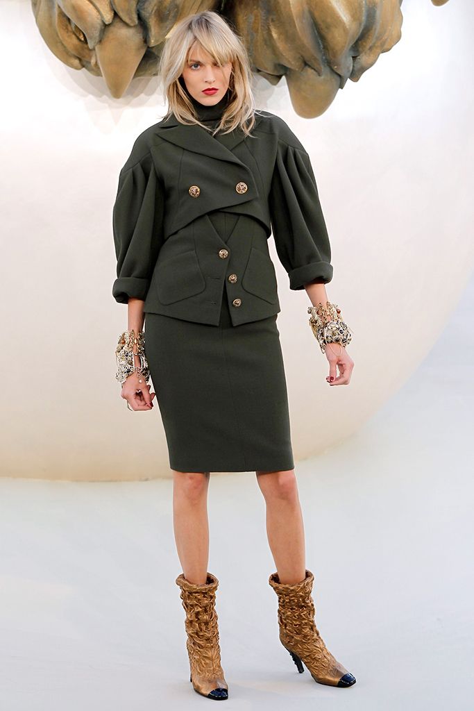 Chanel F/W 10 Couture Look 115
