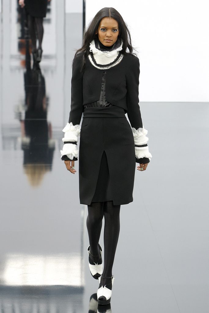 Chanel F/W 09 Look 16