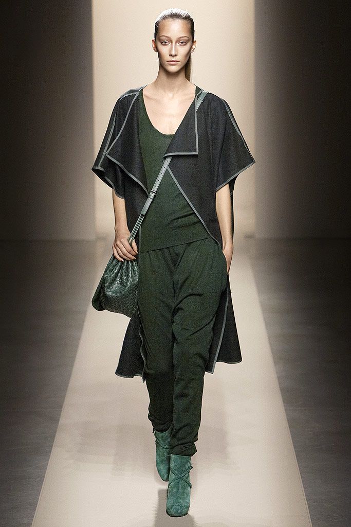 green jersey scoop-neck sleeveless fitted top