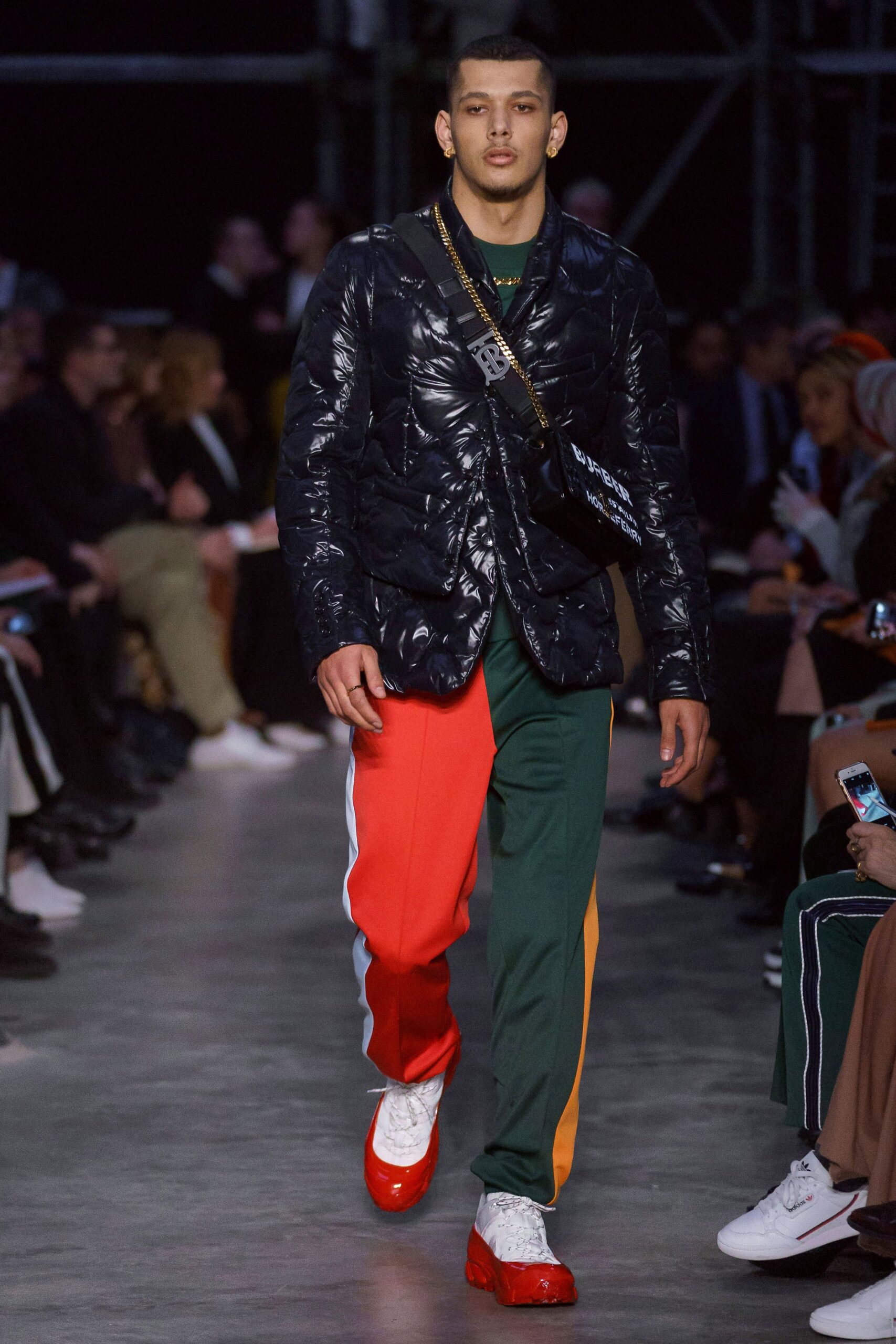 Burberry F/W 19 Look 100