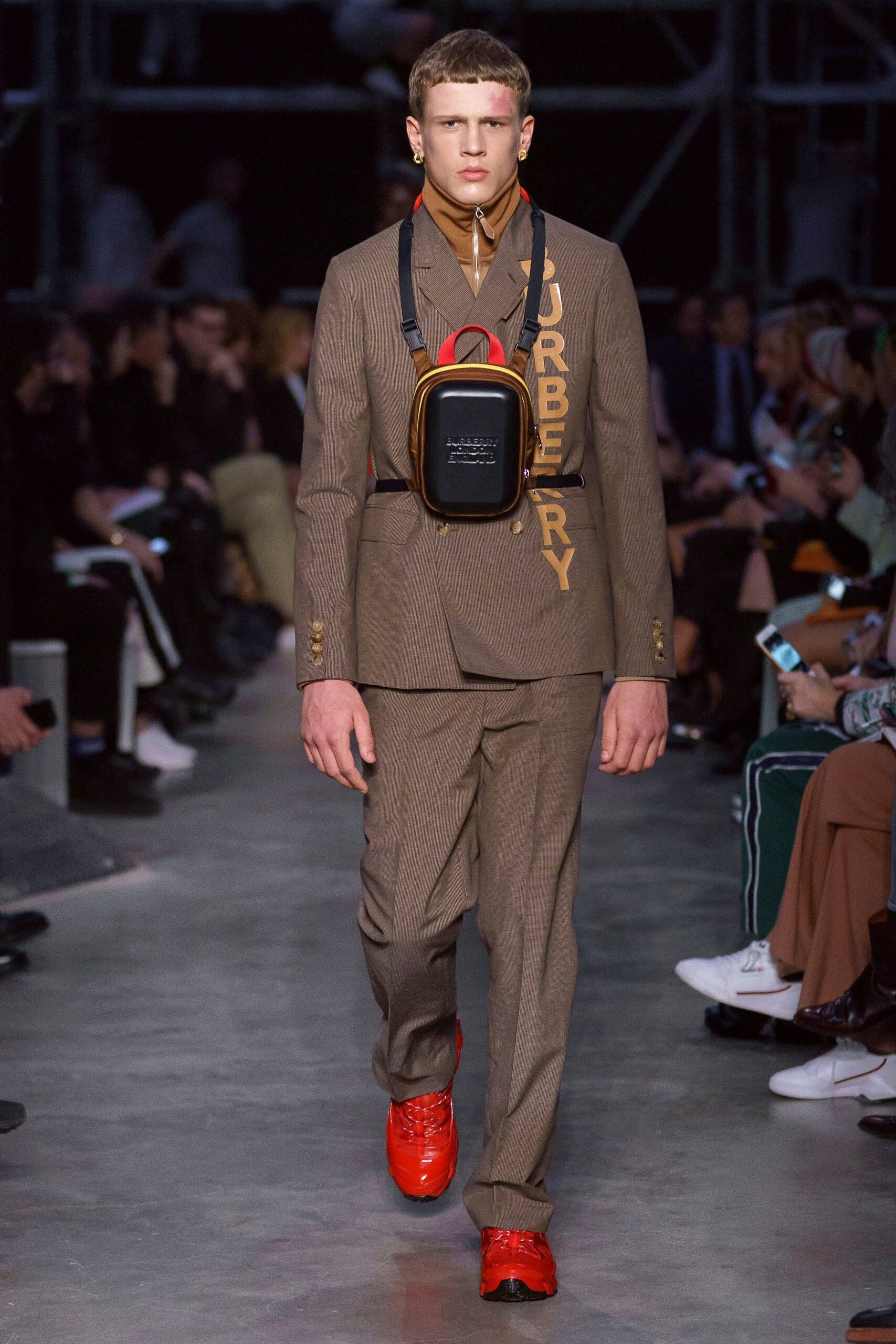 Burberry F/W 19 Look 292