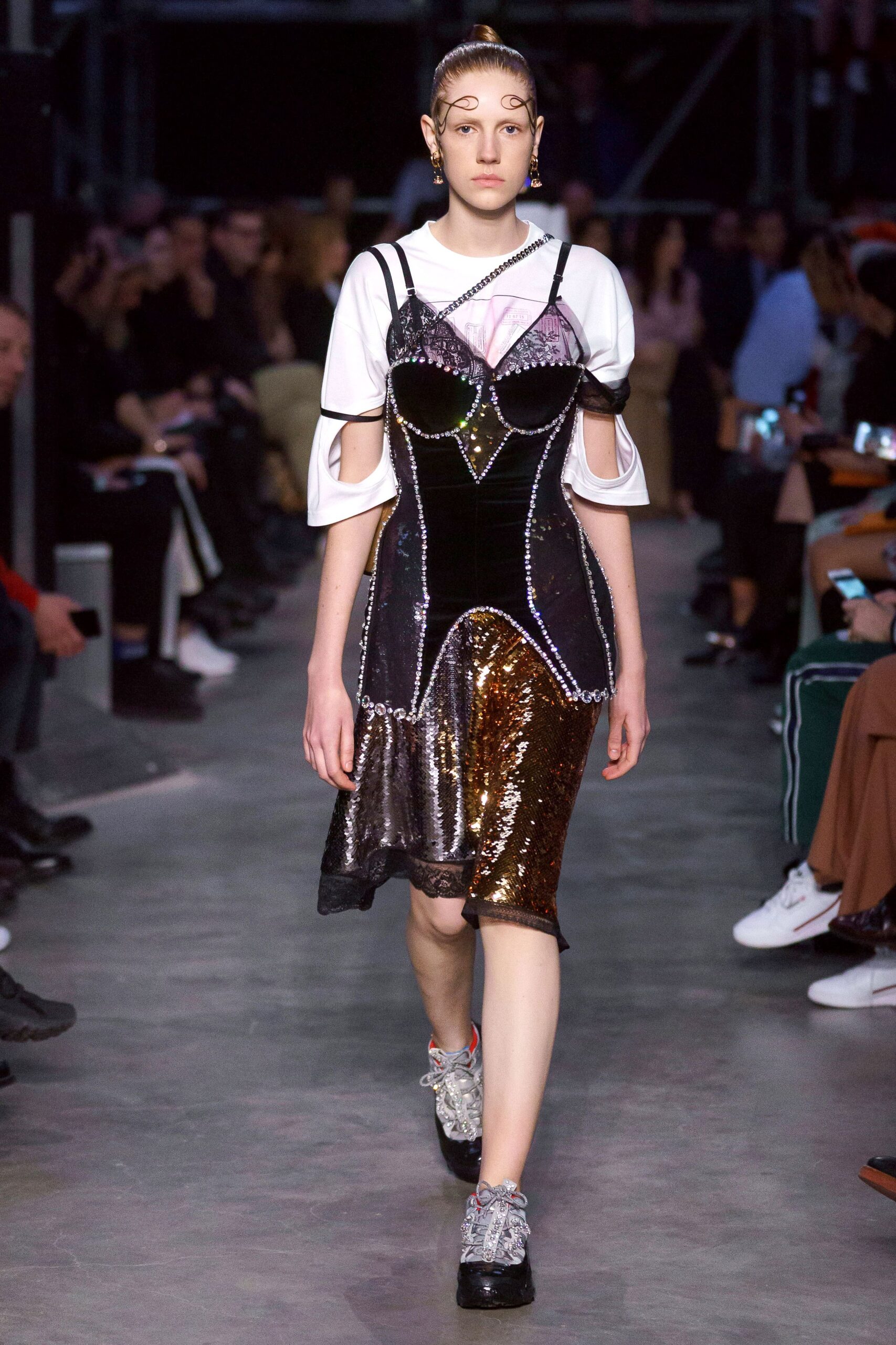 Burberry F/W 19 Look 423