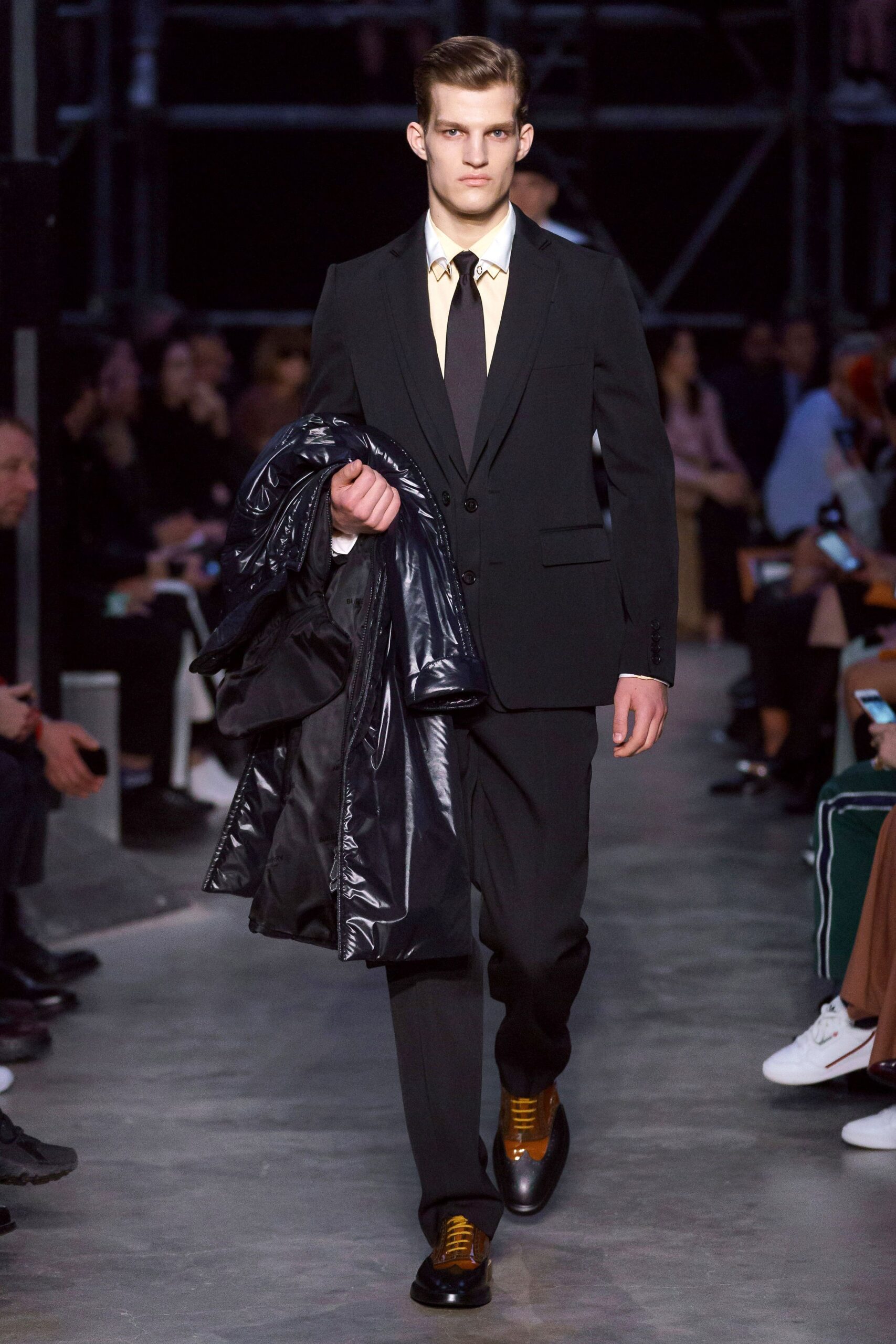 Burberry F/W 19 Look 485