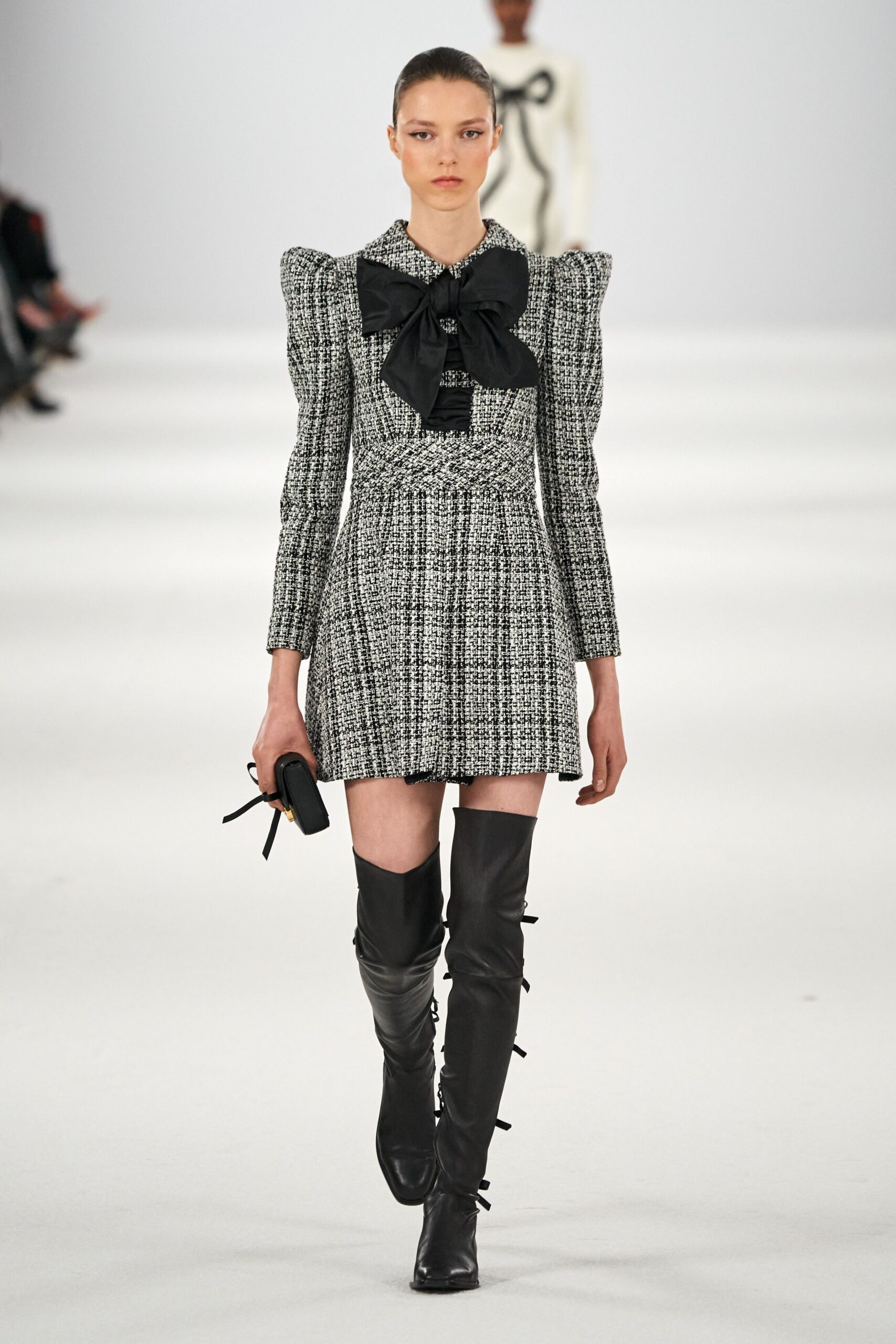 Carolina Herrera F/W 22 Look 475