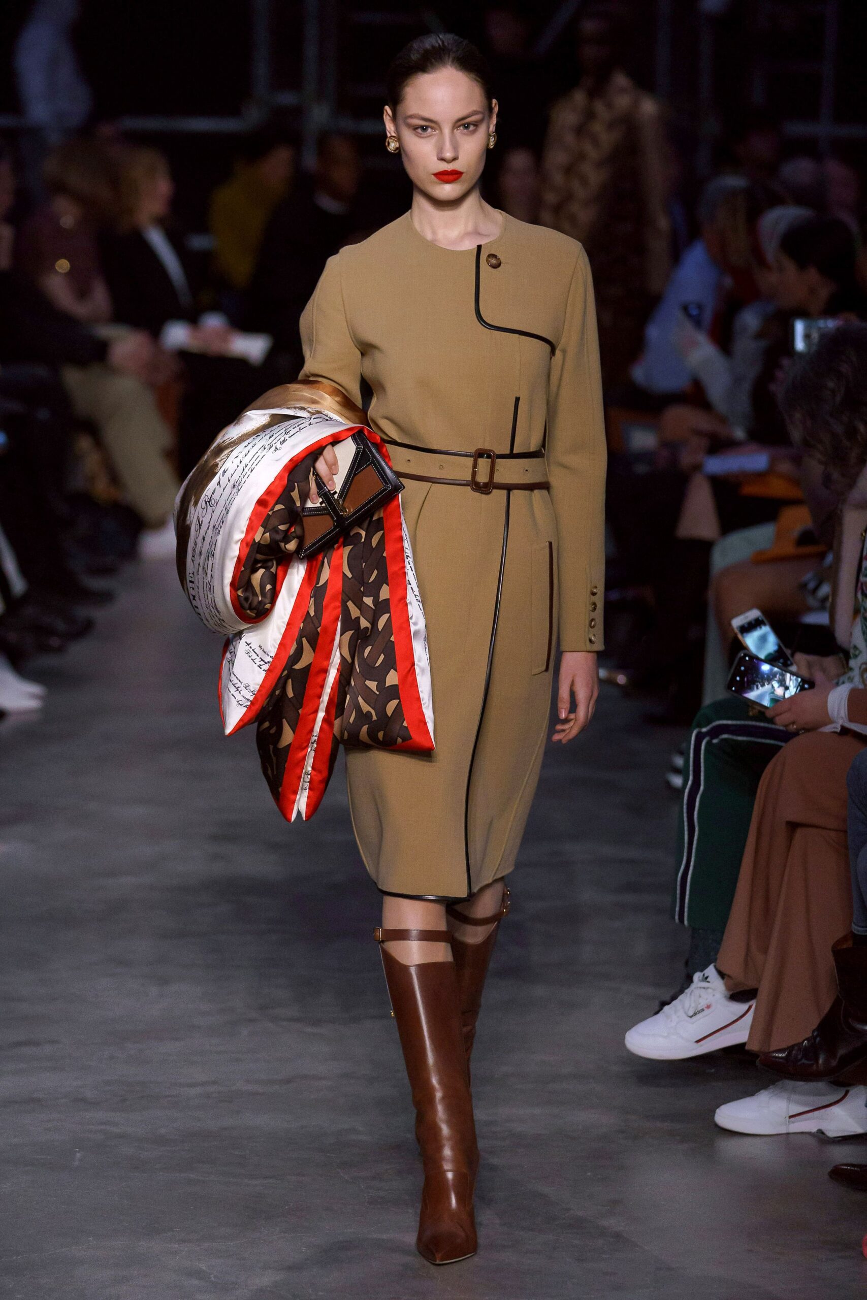 Burberry F/W 19 Look 591