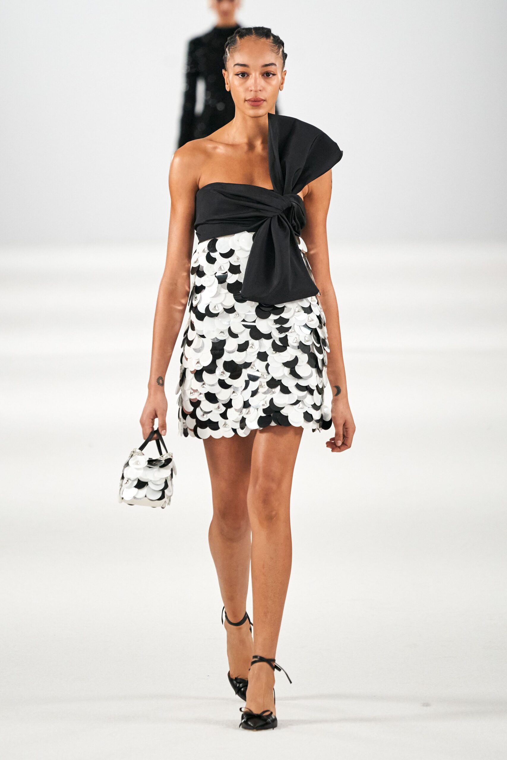 Carolina Herrera F/W 22 Look 542