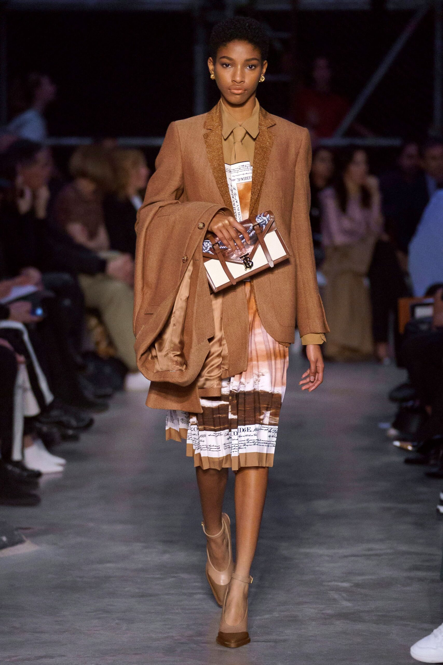 Burberry F/W 19 Look 713