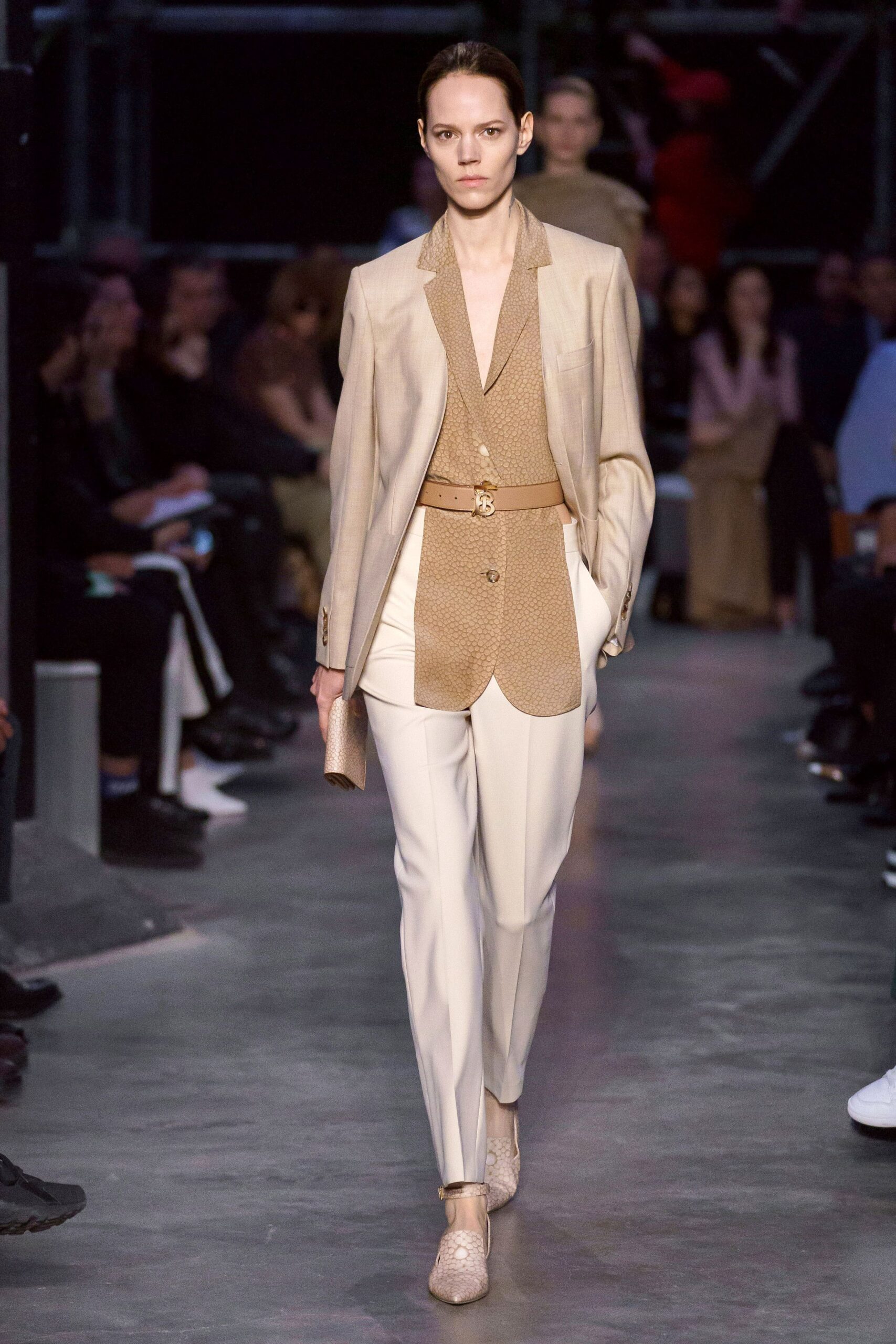Burberry F/W 19 Look 825