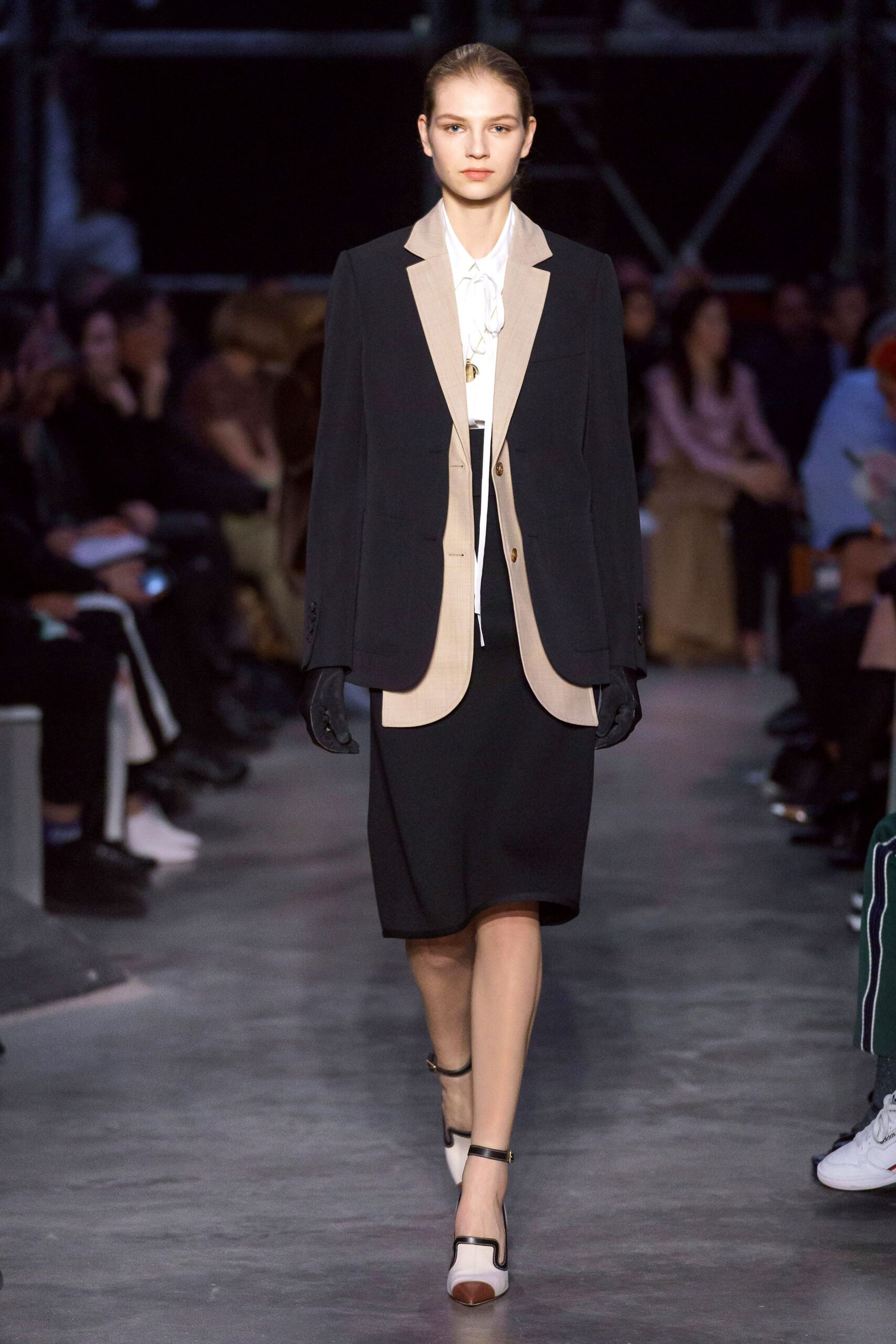 Burberry F/W 19 Look 883