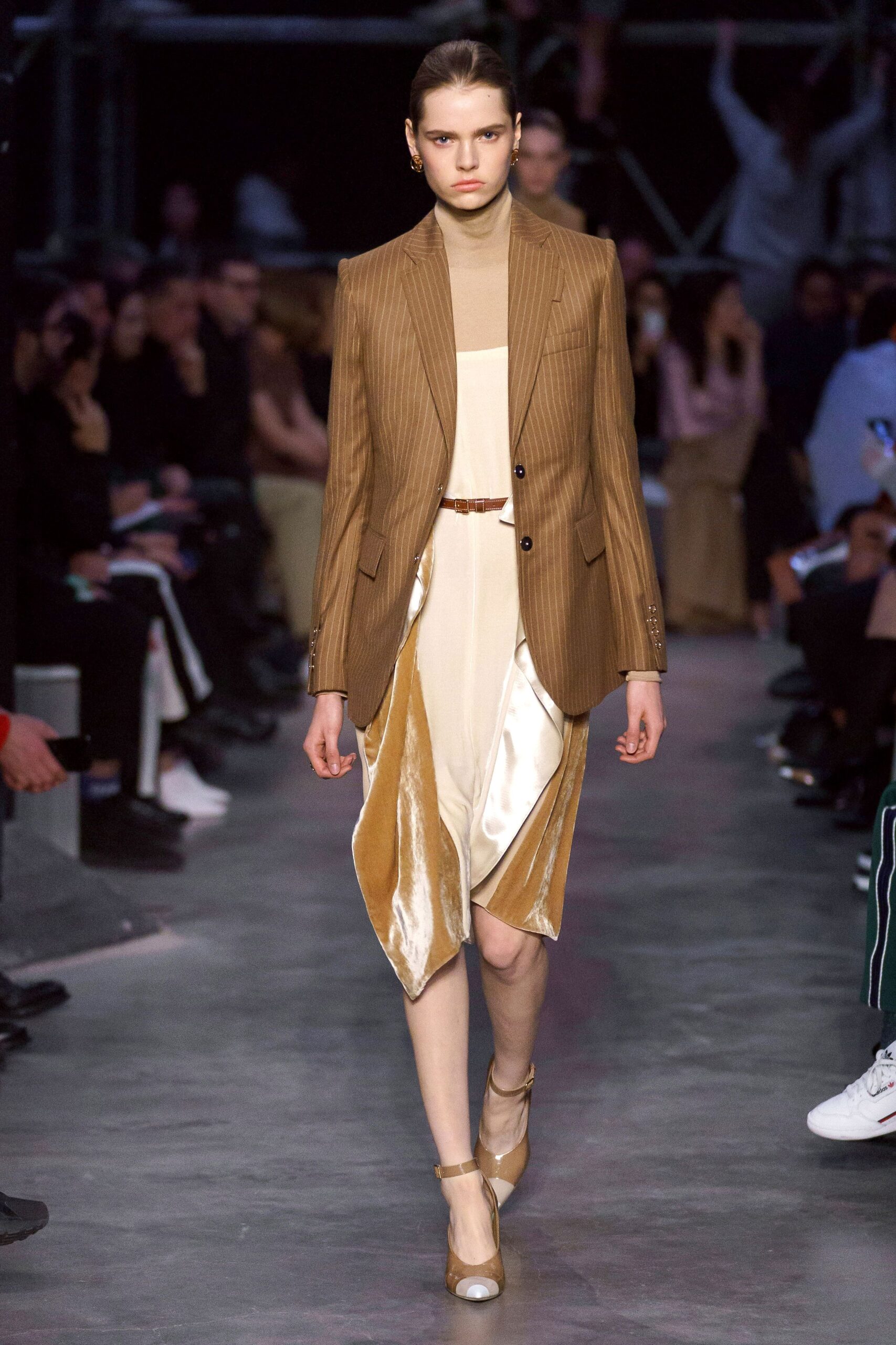 Burberry F/W 19 Look 978