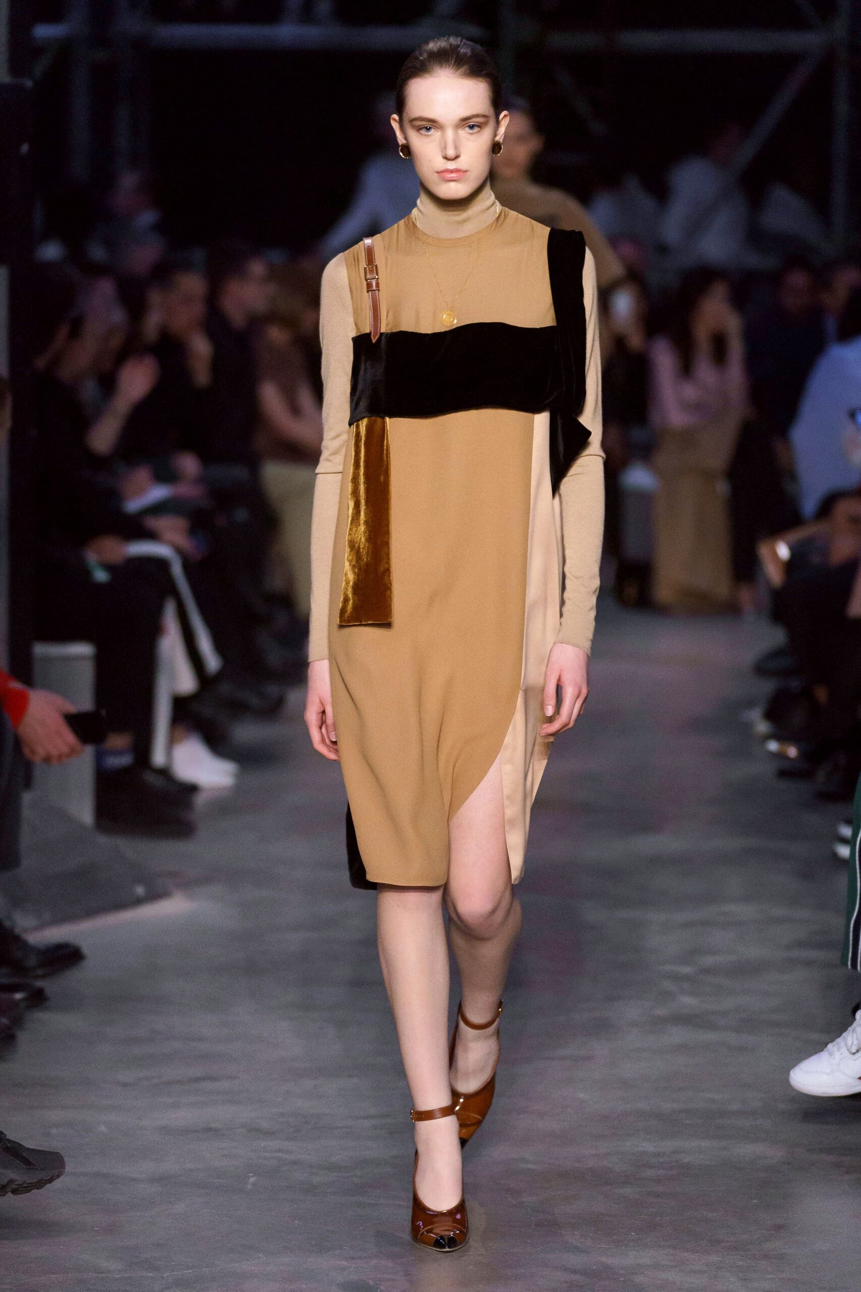 Burberry F/W 19 Look 979
