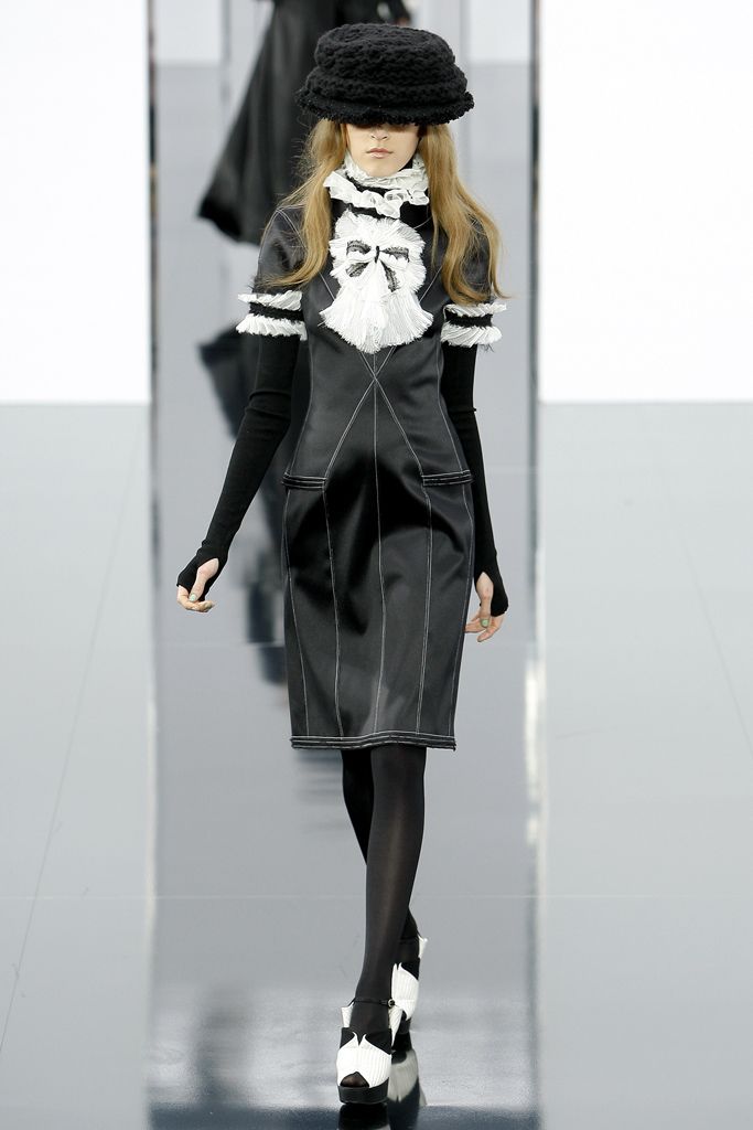 Chanel F/W 09 Look 270