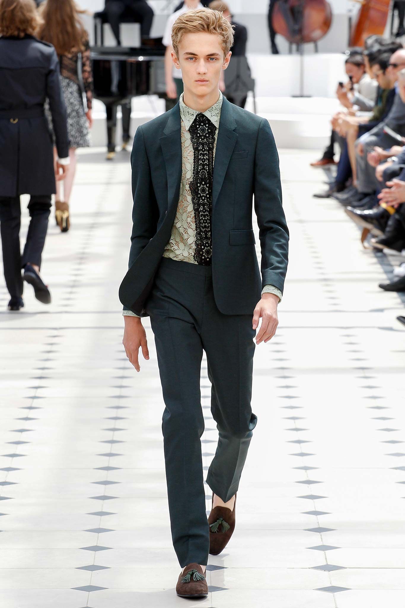 Burberry S/S 16 Menswear Look 330