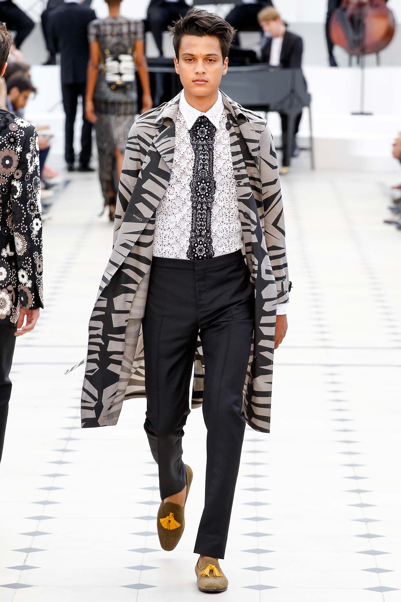 Burberry S/S 16 Menswear Look 392