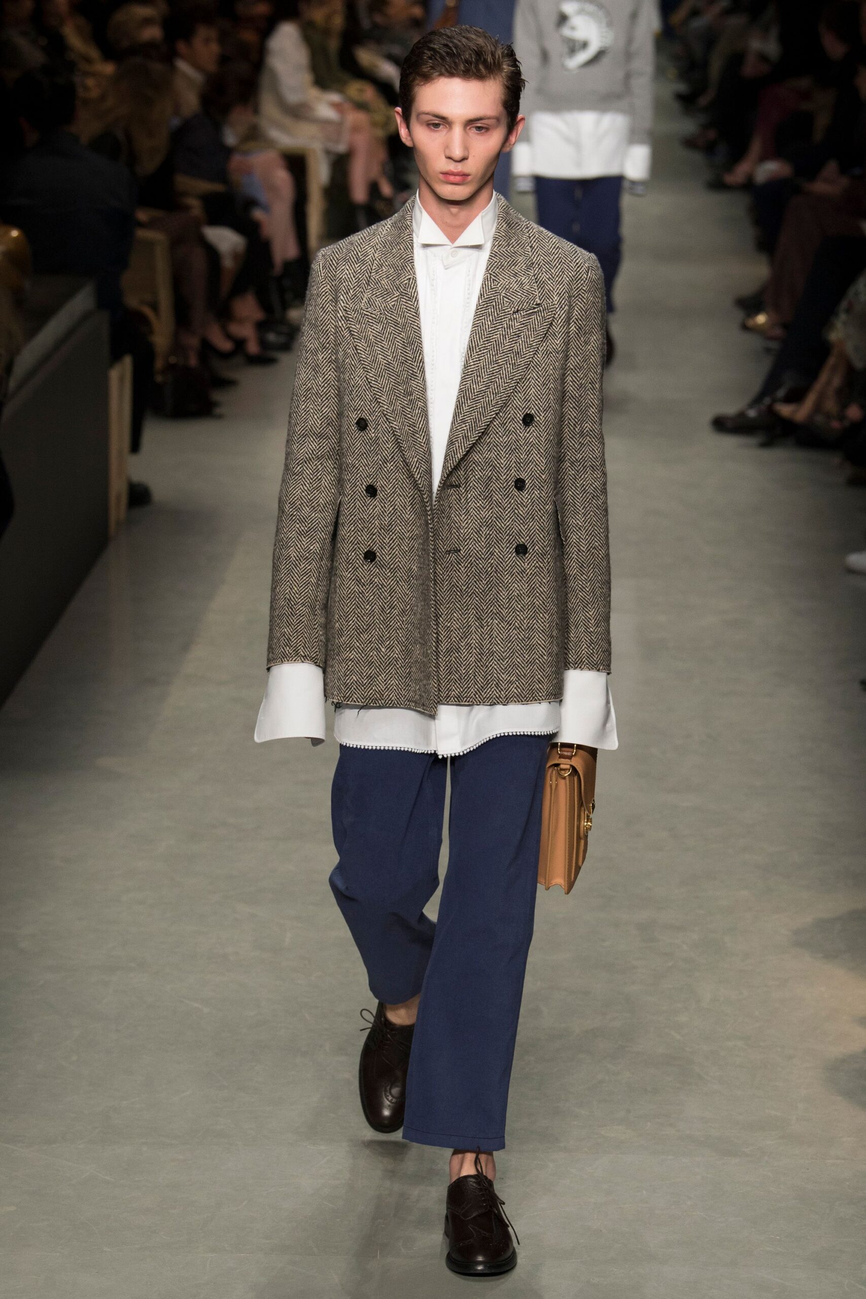 Burberry S/S 17 Look 395