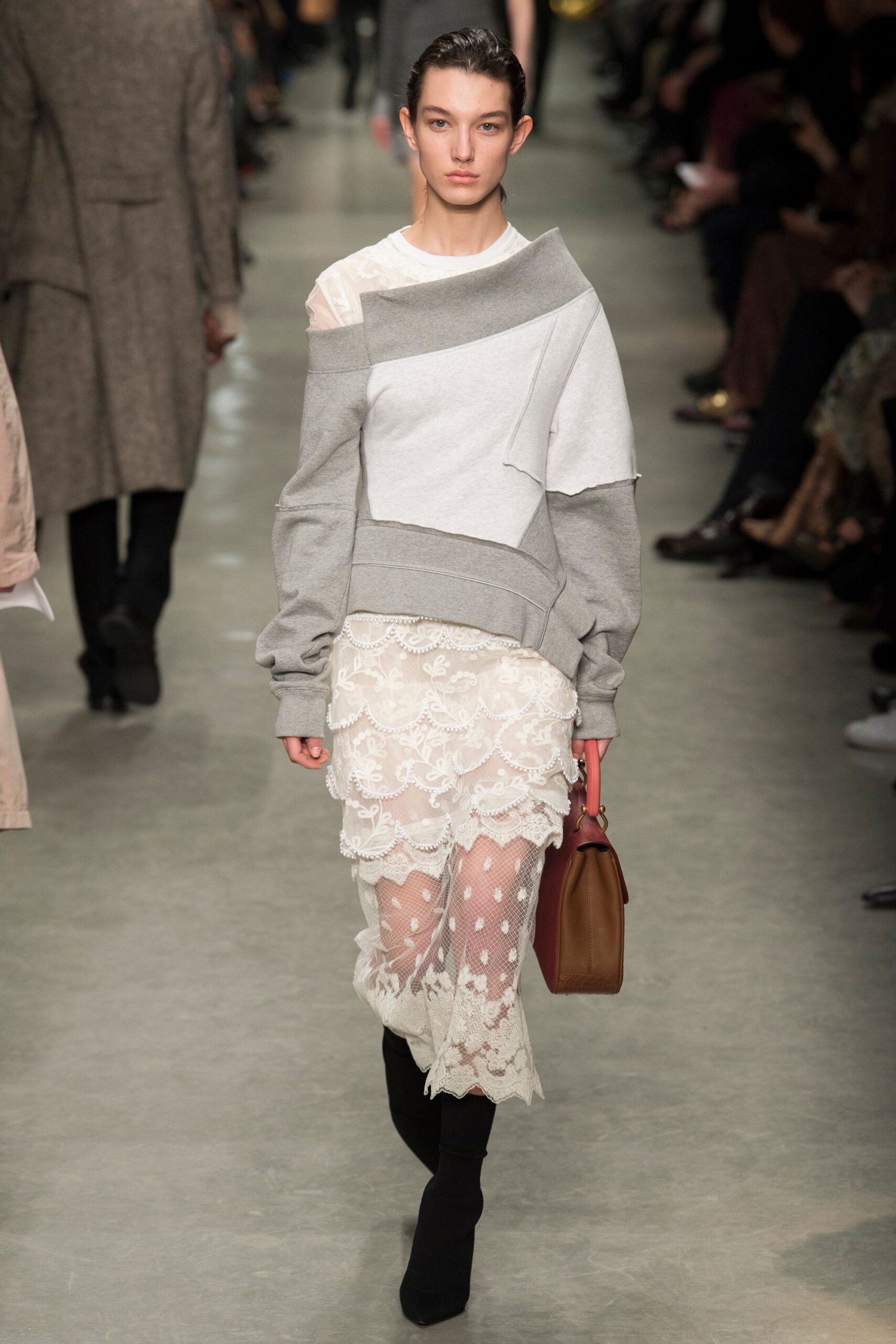 Burberry S/S 17 Look 592