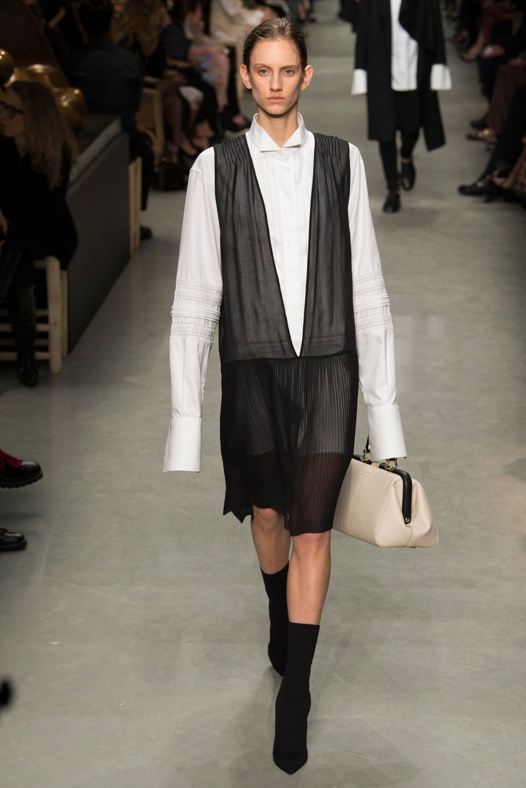 Burberry S/S 17 Look 657