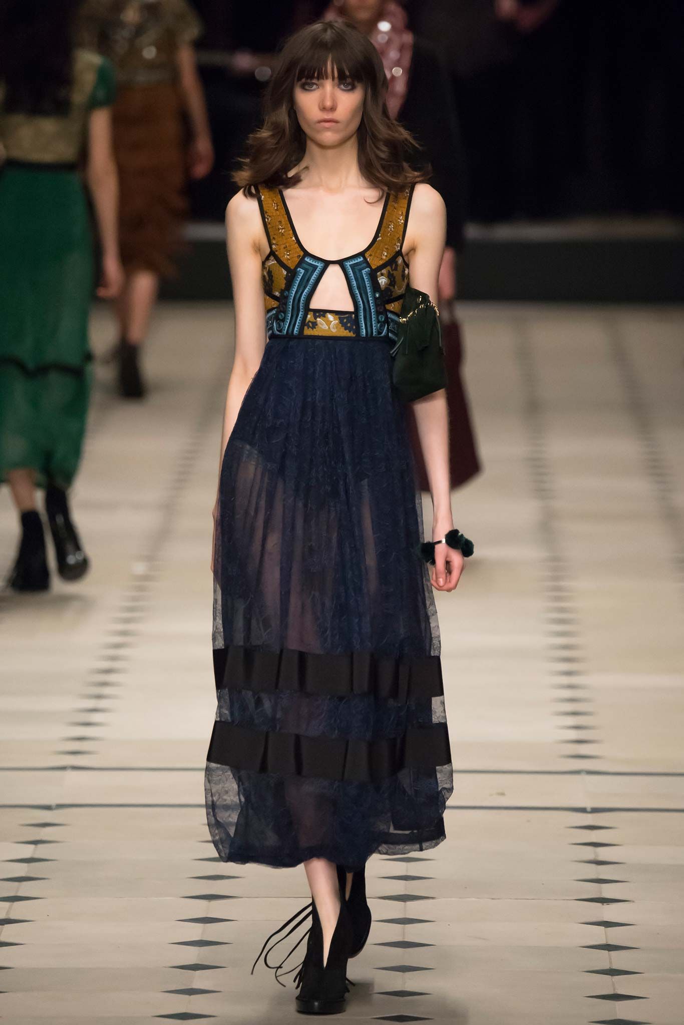 Burberry F/W 15 Look 227