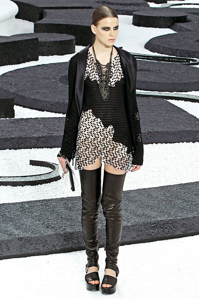 Chanel S/S 11 Look 39