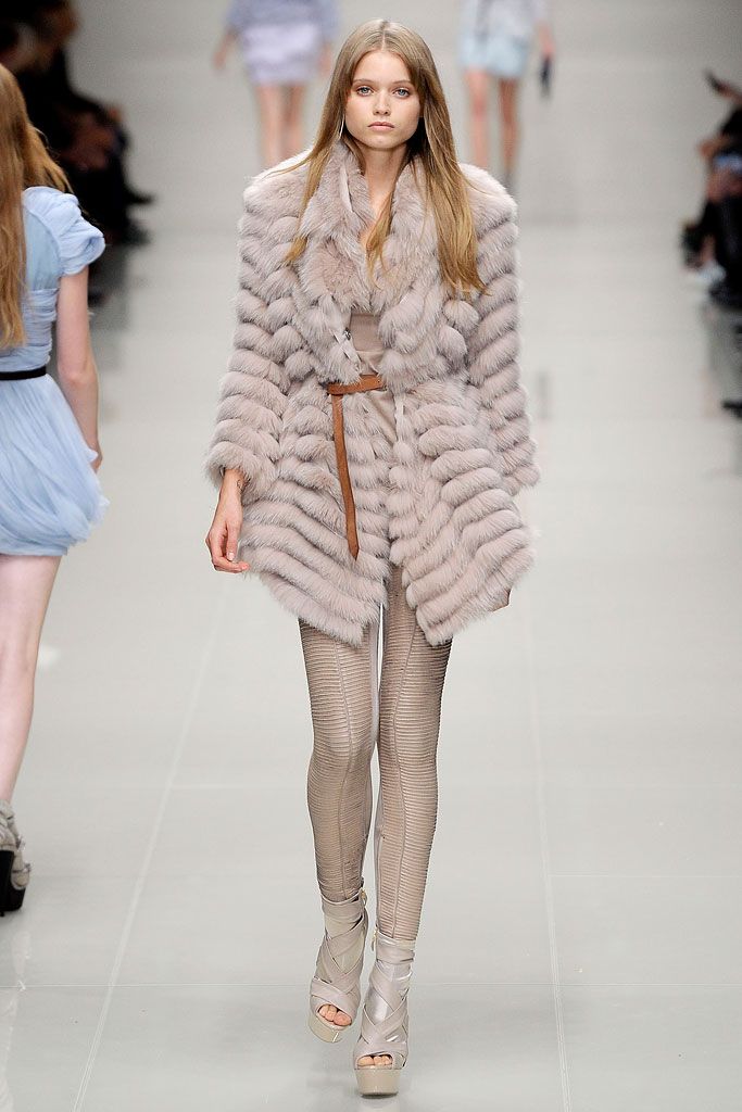 Burberry S/S 10 Look 109