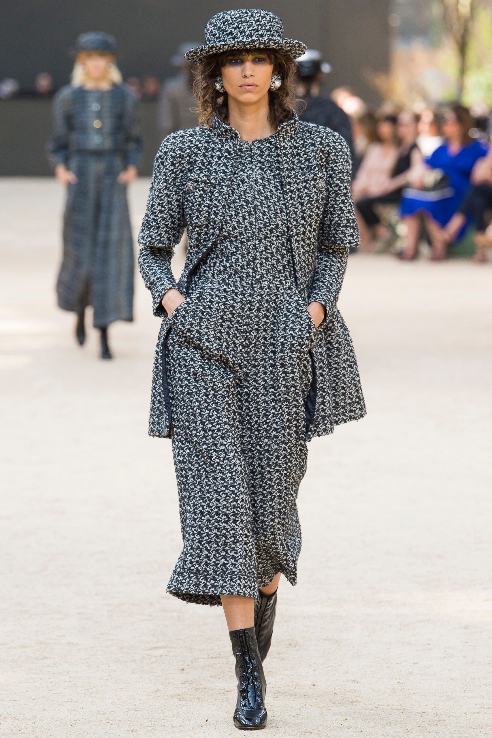 Chanel F/W 17 Couture Look 57