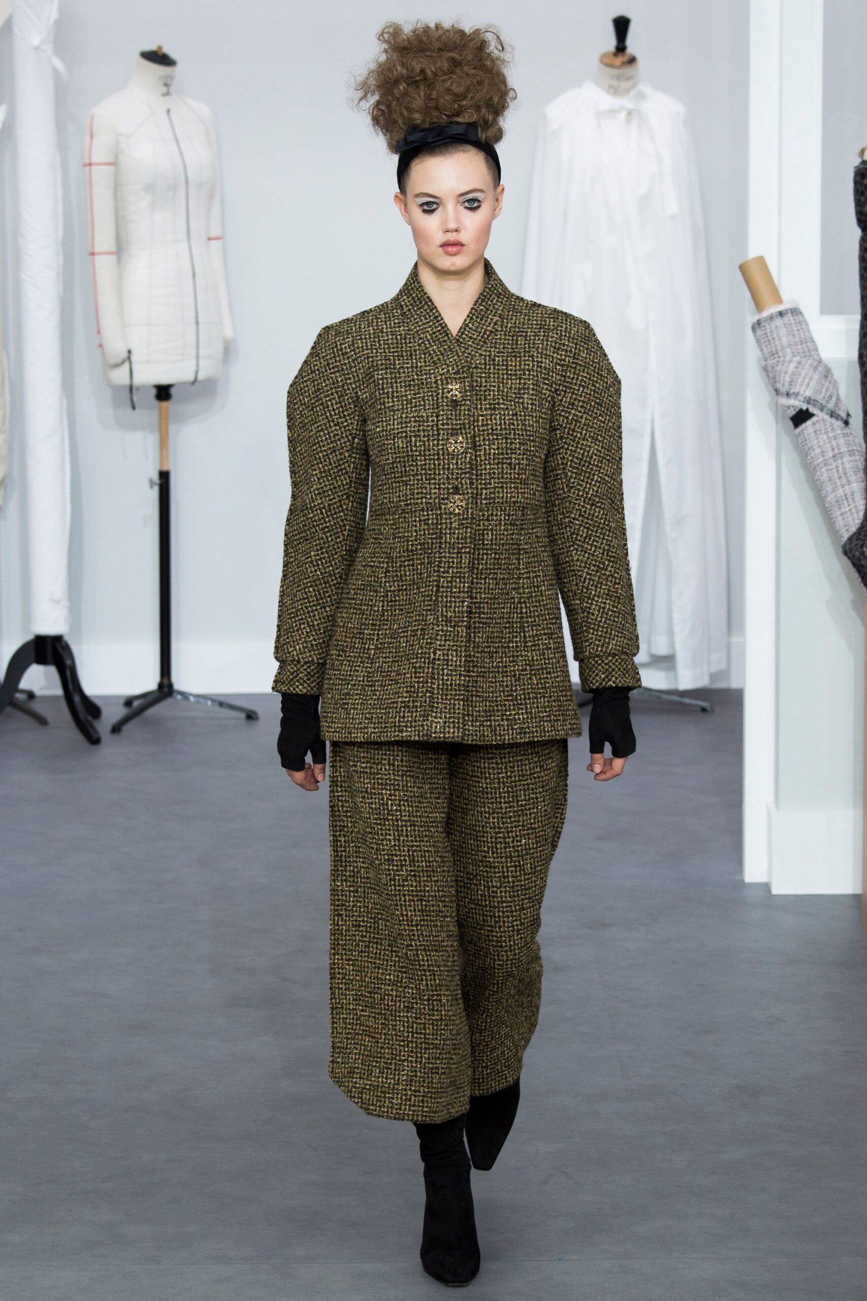 Chanel F/W 16 Couture Look 24