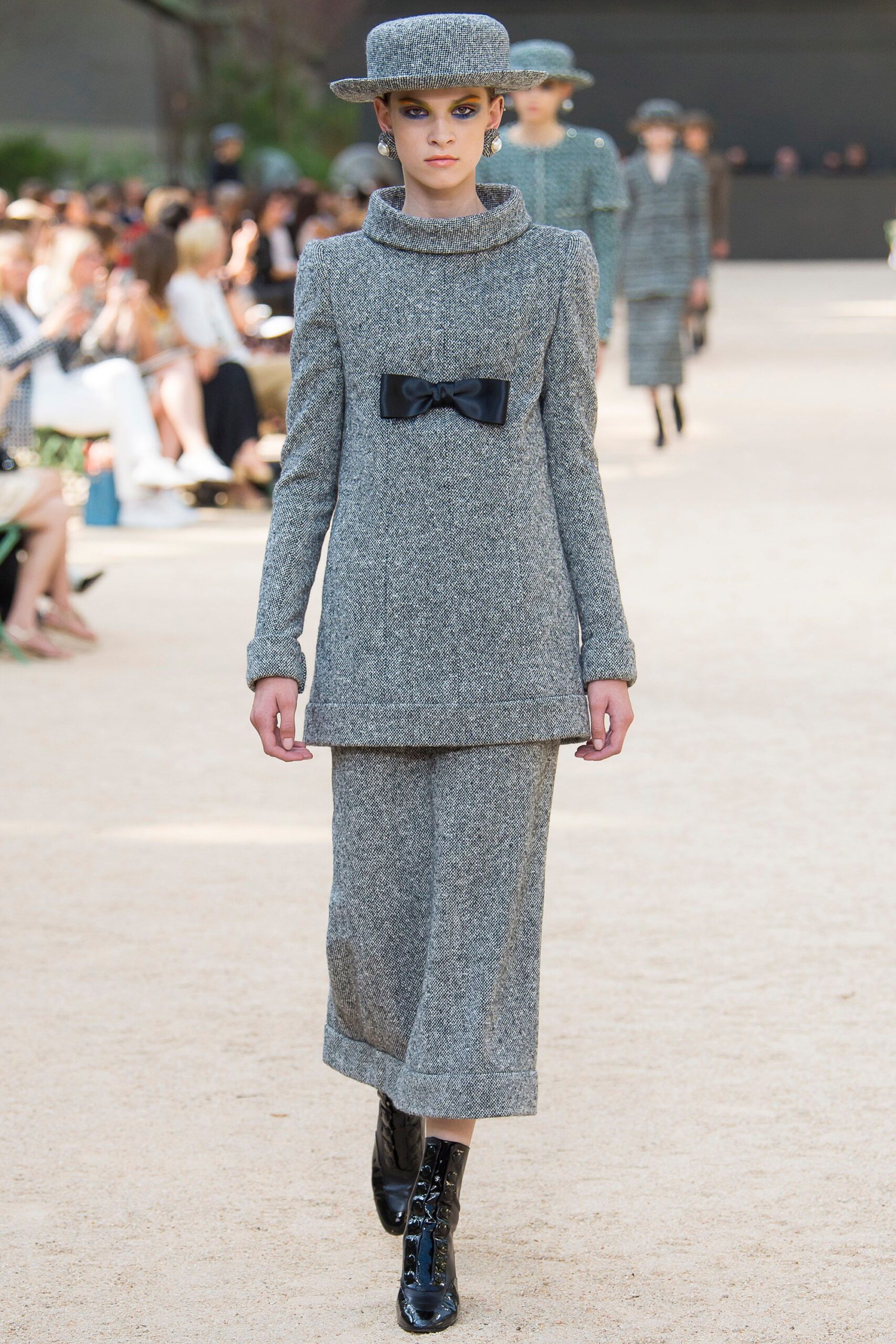 Chanel F/W 17 Couture Look 110