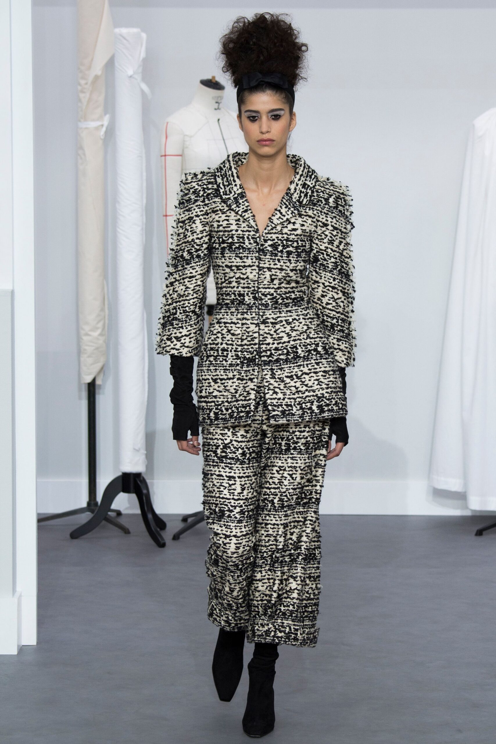 Chanel F/W 16 Couture Look 67