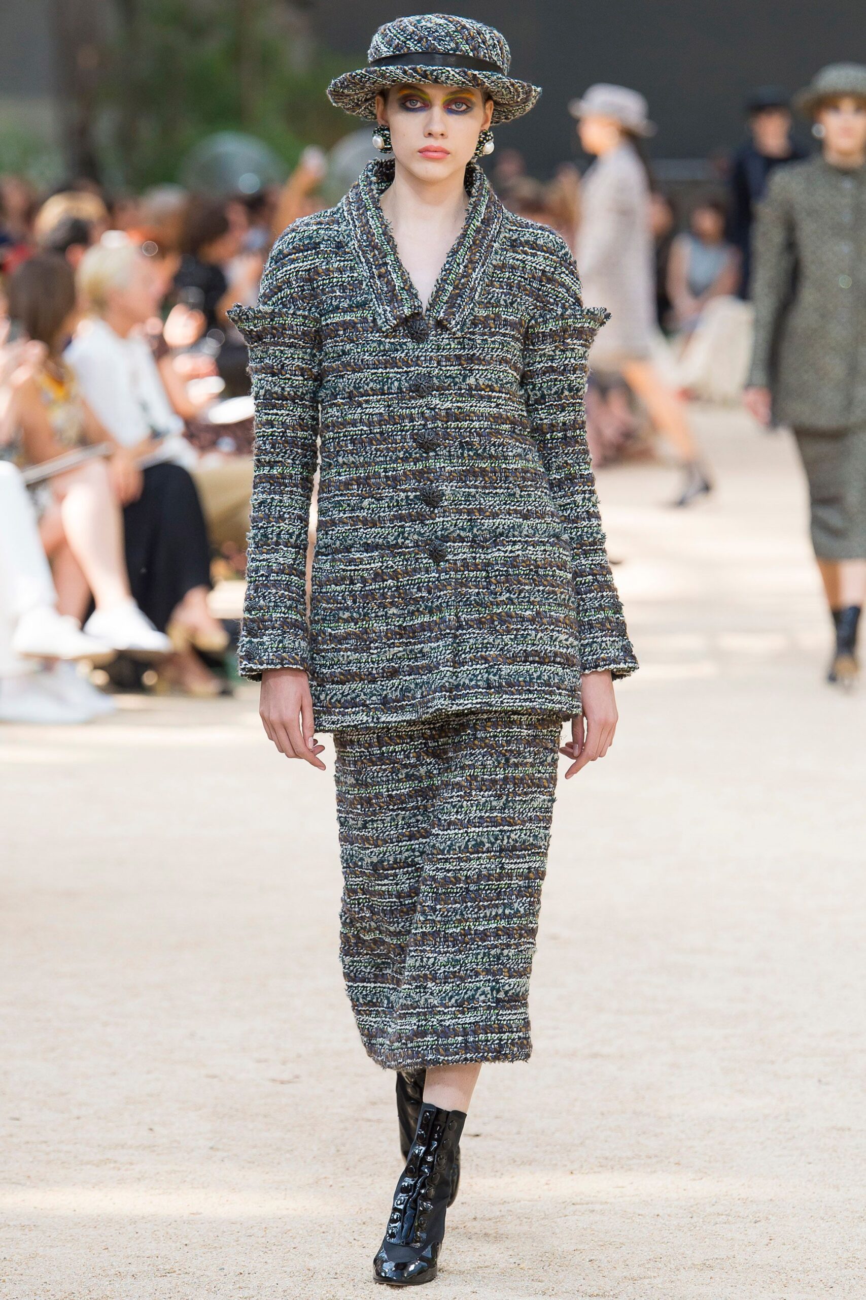 Chanel F/W 17 Couture Look 128