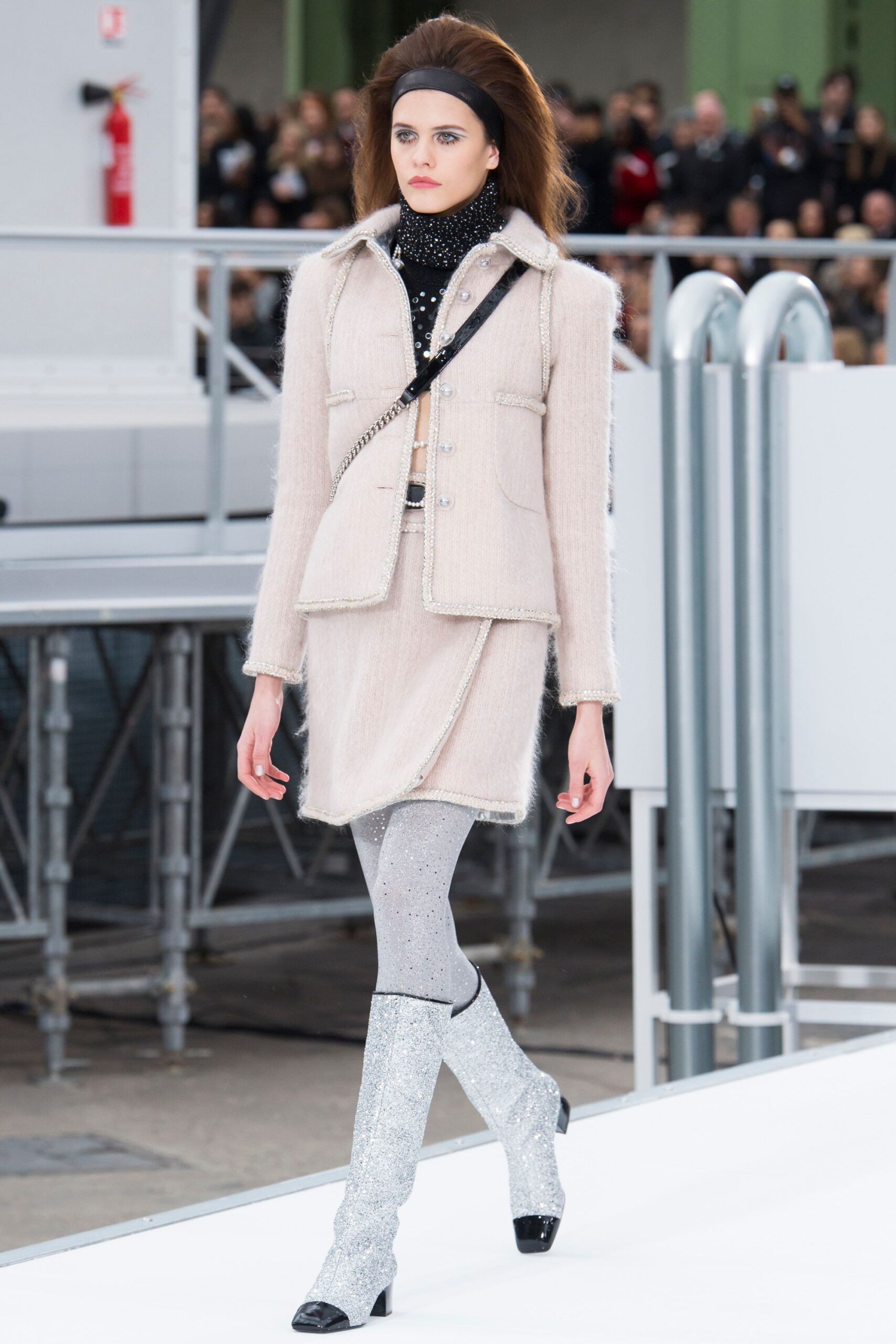 Chanel F/W 17 Look 111