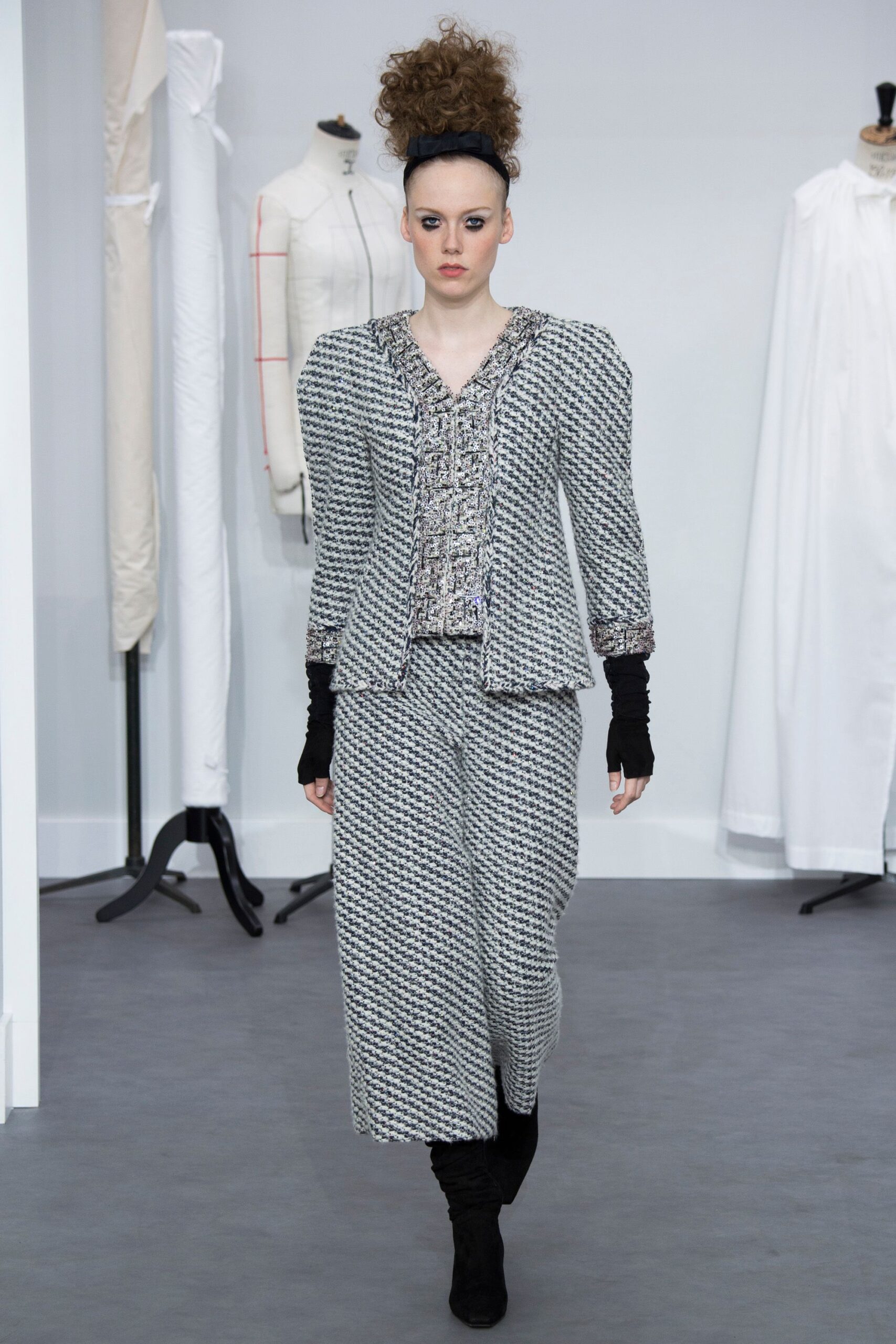 Chanel F/W 16 Couture Look 111