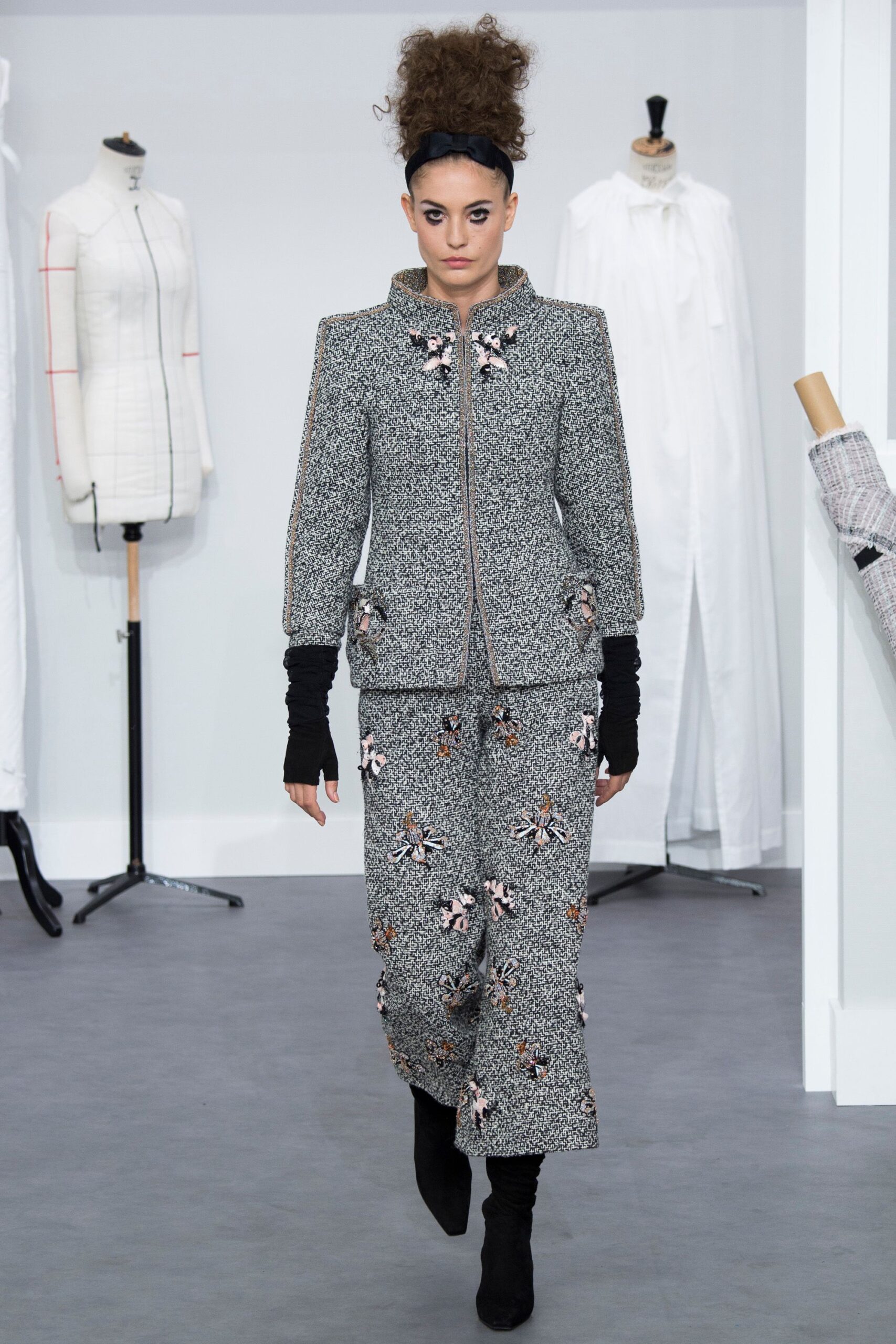 Chanel F/W 16 Couture Look 115